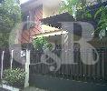DIJUAL : Rumah Lingkungan Tenang, Dekat Taman di Tomang