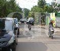 DIJUAL : Rumah Lama, Pinggir Jalan dengan Lebar 3 Mobil Bulevard di Taman Alfa Indah, Jakarta Barat