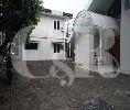 Rumah bagus kudesak cck utk kantor gudang kecil, dll di Tomang.