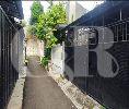 Rumah sederhana, jalan masuk mobil, lingkungan sejuk dan tenang di Petojo